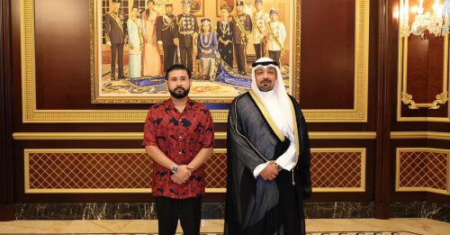 柔摄政王接见科威特港务局总监