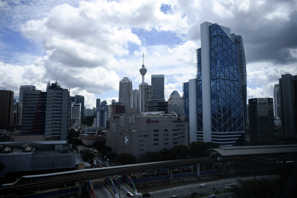 KUALA LUMPUR, 29 Nov -- Pemandangan awan memenuhi ruang udara ketika tinjauan di sekitar Kuala Lumpur hari ini.
Menurut Jabatan Meteorologi Malaysia (MetMalaysia) dilaporkan tiada hujan di Wilayah Persekutuan, Putrajaya, Melaka dan Johor.

-- fotoBERNAMA (2021) HAK CIPTA TERPELIHARA