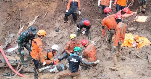 印尼暴雨 非法金矿土崩 酿12死18失踪