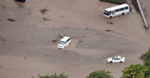 日本暴雨引发洪灾土崩 16条河决堤 1死7失踪