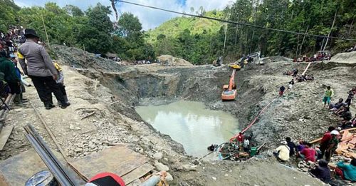 非法金矿因暴雨崩塌 15死3伤 25人失踪