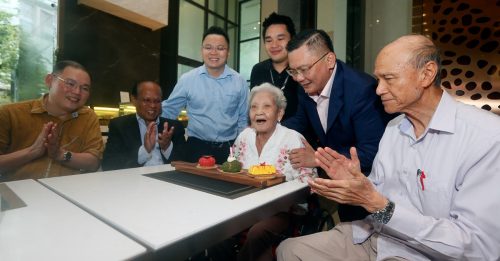 曾在英殖民年代当女警 人瑞庆102岁生日