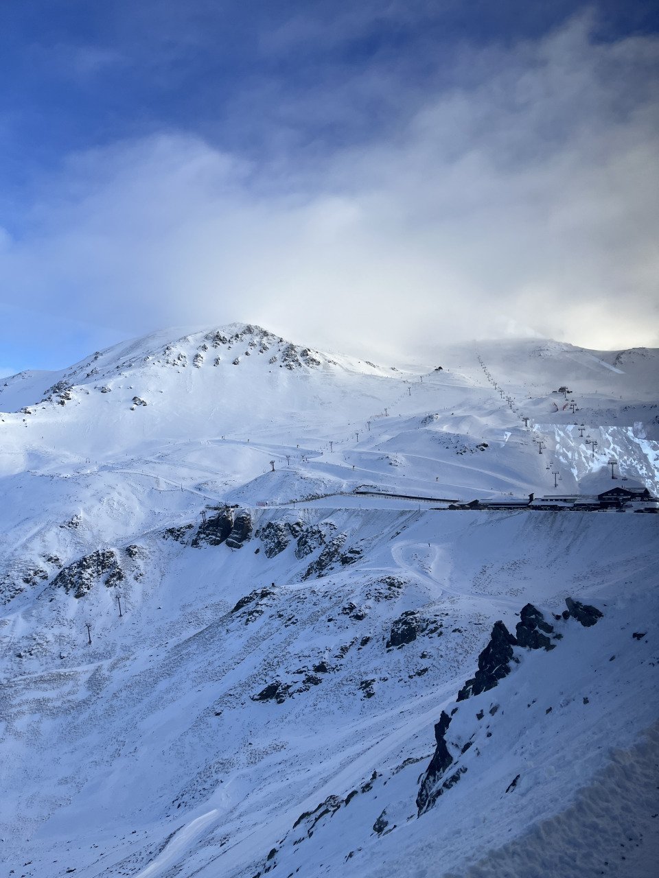 ▲哈特山滑雪场是南岛最大的商业滑雪场。