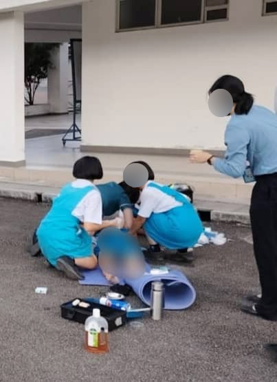 恒毅中学女学生坠楼案后，救护车已火速将女学生送往槟城中央医院接受治疗。