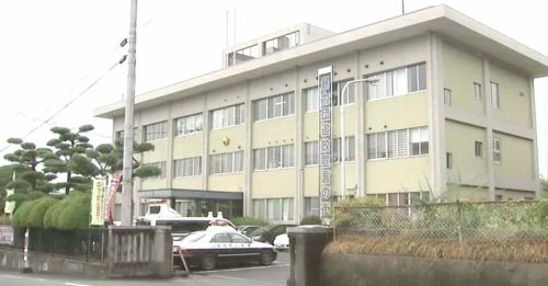 他75岁 难忘88岁前女友 闯寓所门口 放情书、内裤