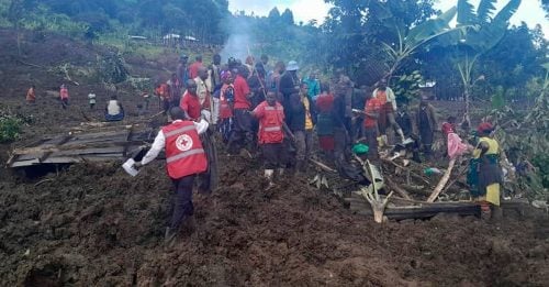 山崩掩埋5村庄 至少15死 113人失踪